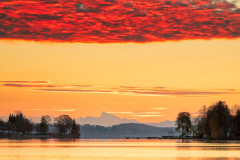 Der-Himmel-brennt-ueber-dem-See-